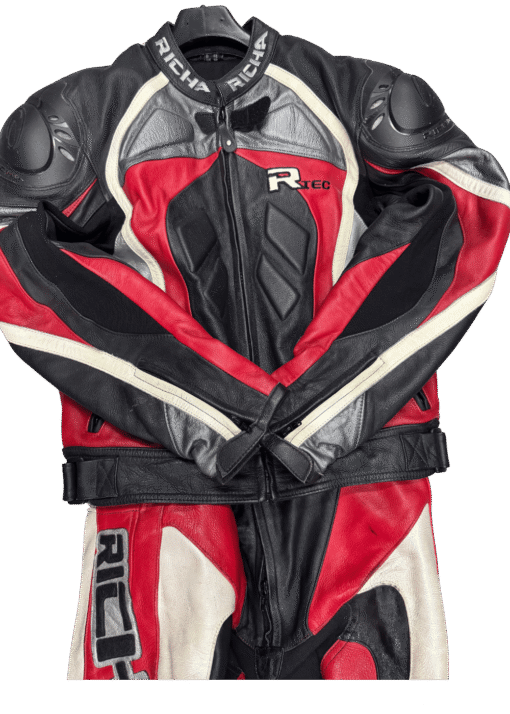 Мото екипировка и мото екипи втора ръка от MotoEkipi – alpinestars dainese rev it buse